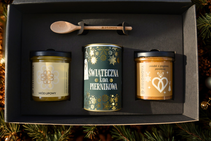 Zestaw dwóch miodów z toruńską kawą piernikową i łyżeczką