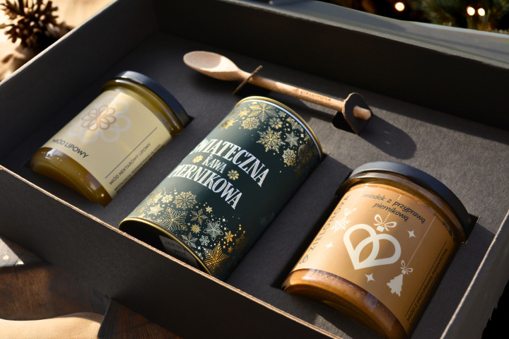 Zestaw dwóch miodów z toruńską kawą piernikową i łyżeczką