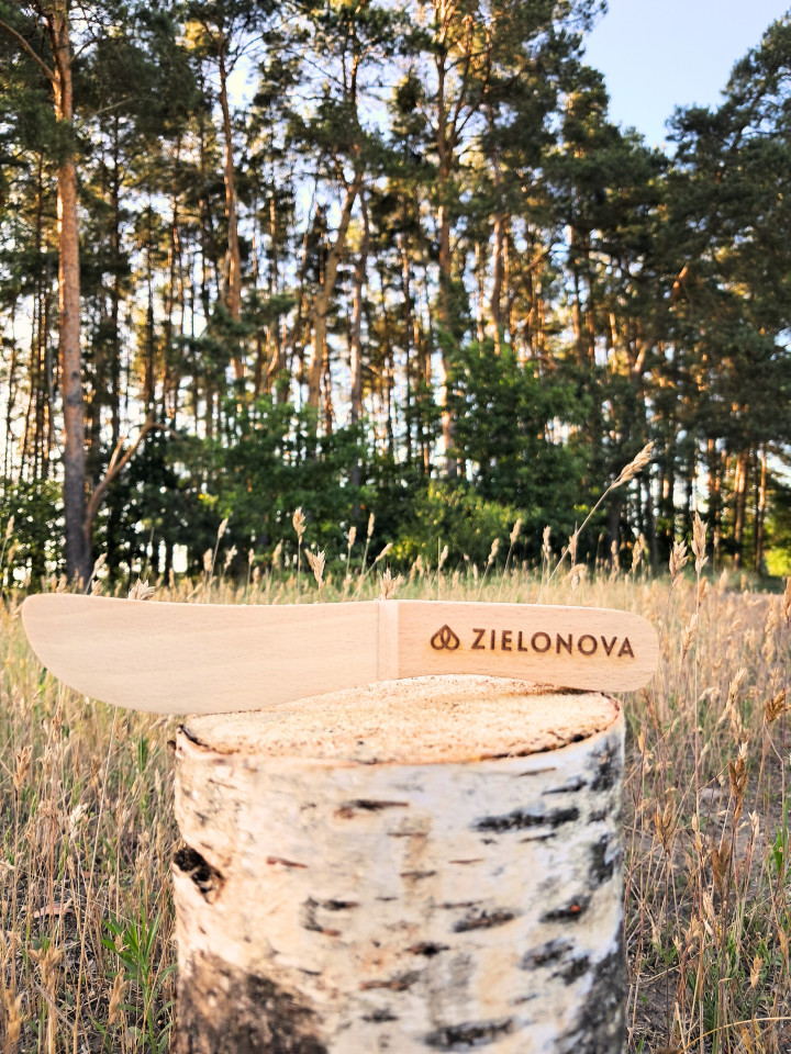 Drewniany nożyk z logo