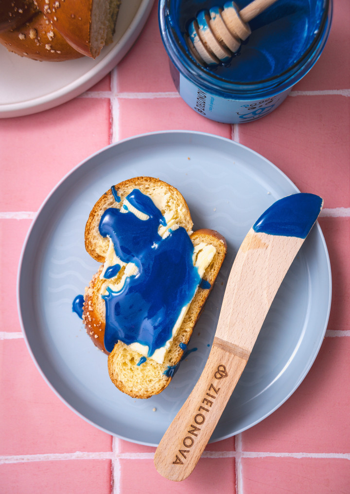 Drewniany nożyk z logo